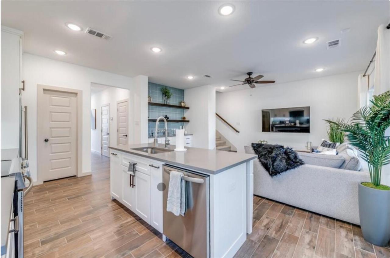 ארלינגטון Stylish Townhome Near At&T Stadium, Globe Life, Six Flags & More מראה חיצוני תמונה